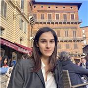 Studentessa neolaureata offre lezioni di lingua cinese